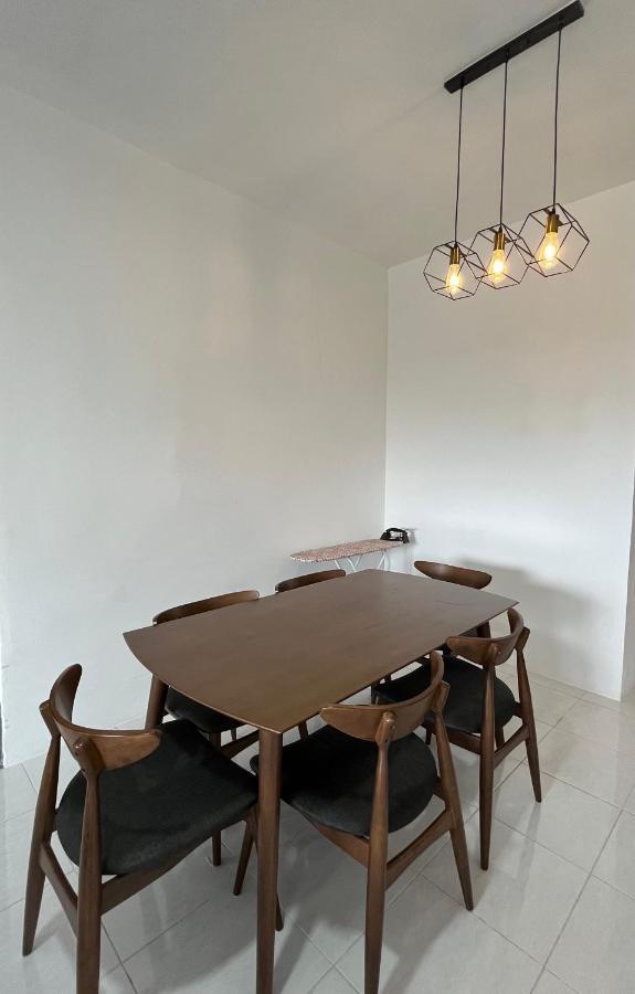 Cameron 1Room Apartment @ Emerald Avenue ברינצ'אנג מראה חיצוני תמונה